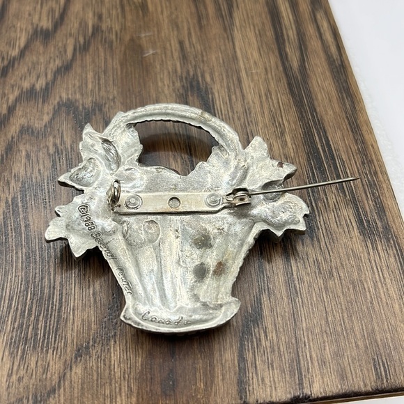 Pewter Beautiful Flower Basket Brooch Signed 1988 Seagull Vintage - Picture 12 of 13